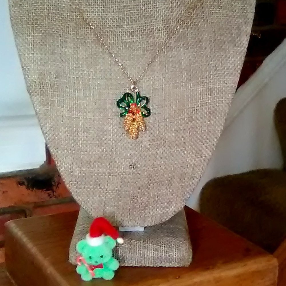 Mistletoe Necklace